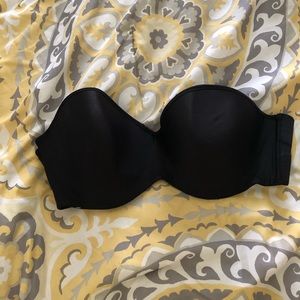 Black strapless bra
